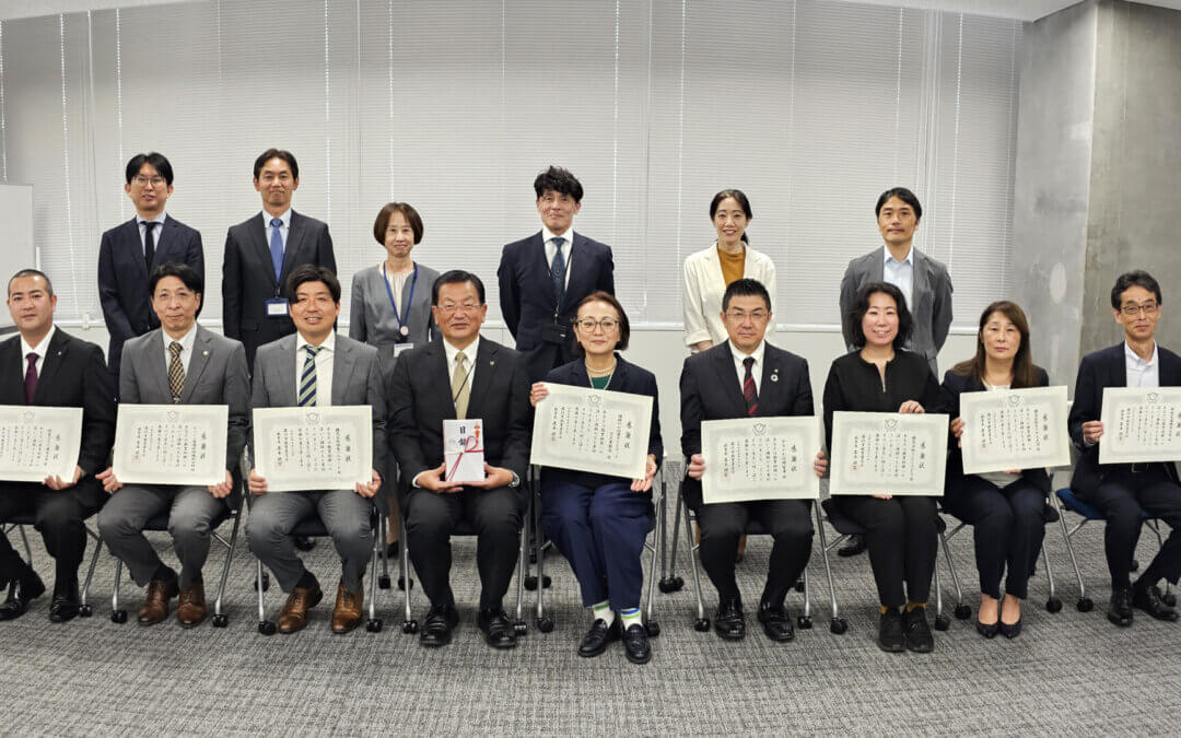 地域のお仕事ガイドブックDX 藤沢教育委員会　教育長へ寄贈